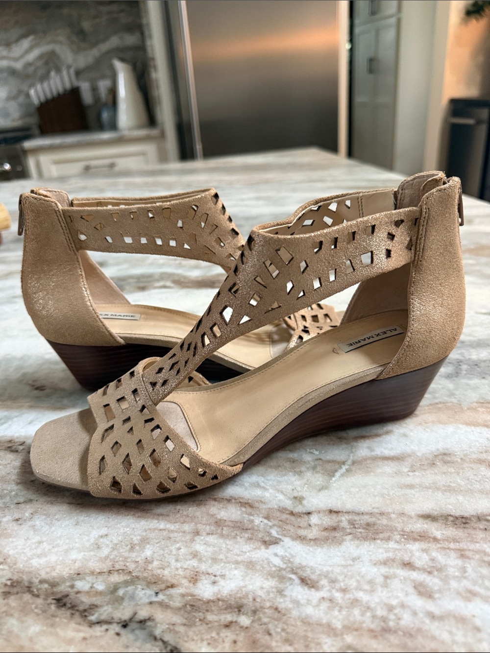 NWOT Women’s SZ 9.5M Alex Marie sandals